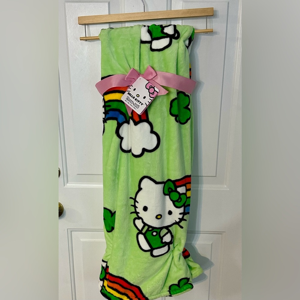 NWT Hello Kitty St Patrick’s Day Throw